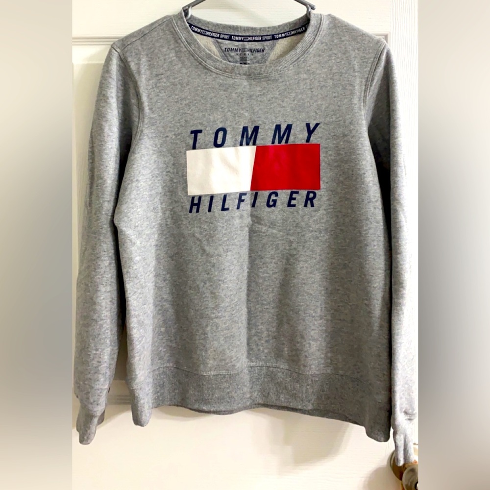 Tommy Hilfiger grey sweeter🤍🐚